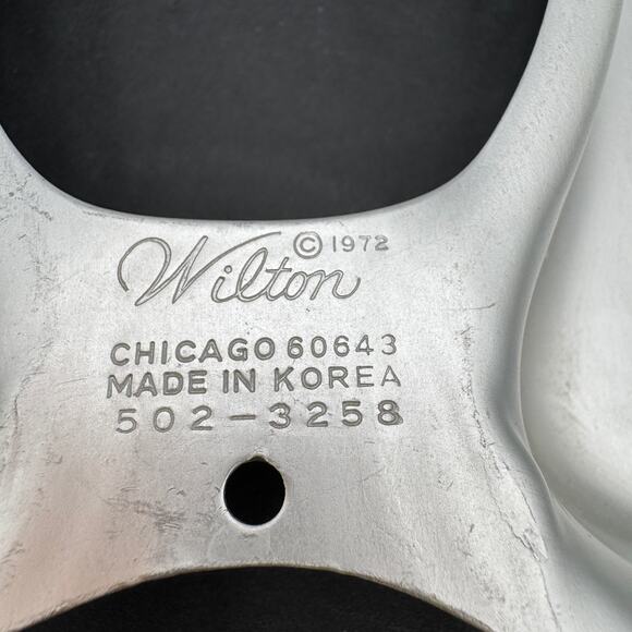 Vintage Horseshoe Rainbow Cake Pan Wilton 1972 502-3258 - Picture 3 of 5